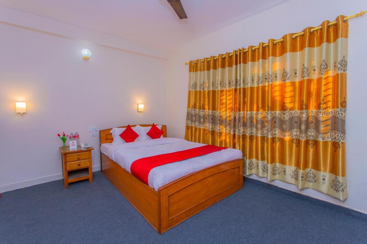 Oyo 227 Hotel Moonstone Pvt Ltd Pokhara Buitenkant foto