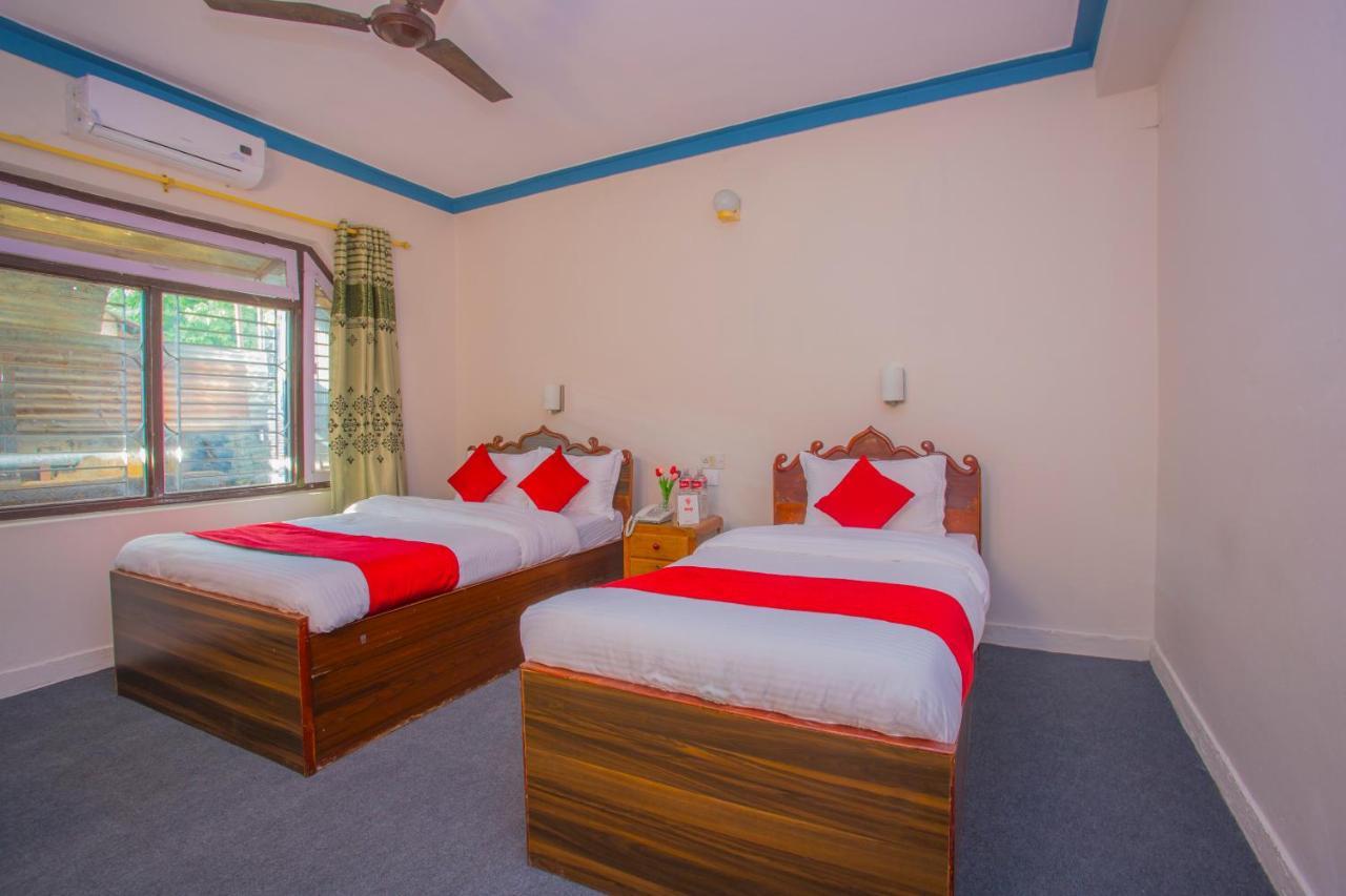 Oyo 227 Hotel Moonstone Pvt Ltd Pokhara Buitenkant foto